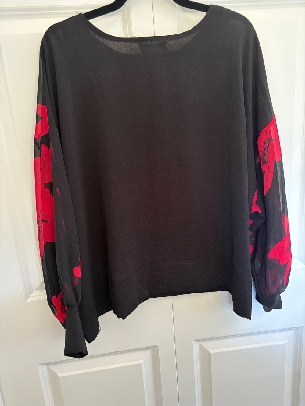Papillon Blanc - Black Blouse with Bright Red Floral Sheer Sleeves - Picture 2 of 3